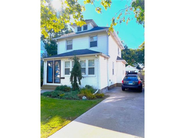 Studio,  0.00 BTH &nbsp;Colonial style home in Lynbrook