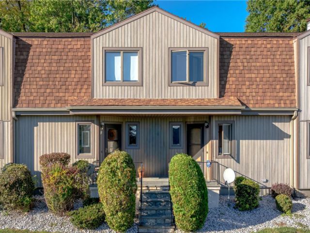  2 BR,  3.00 BTH &nbsp;Condo style home in Peekskill