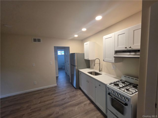  1 BR,  1.00 BTH &nbsp;Other style home in East Northport