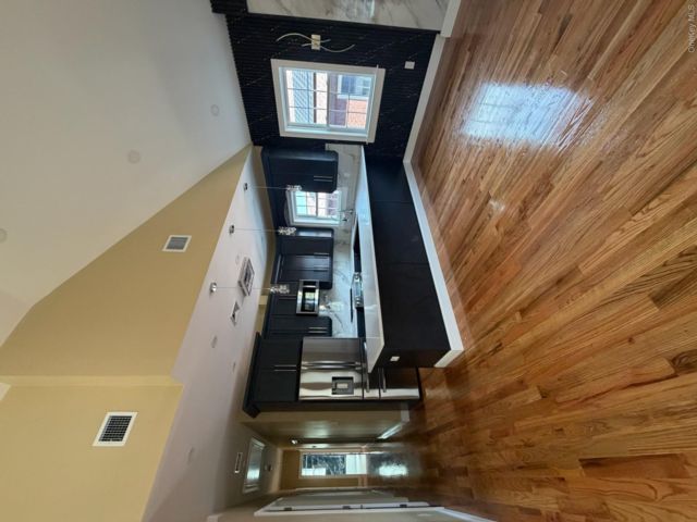  5 BR,  3.00 BTH &nbsp;Modern style home in Rosedale
