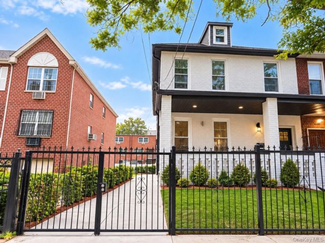  6 BR,  4.00 BTH &nbsp;House style home in Cornell