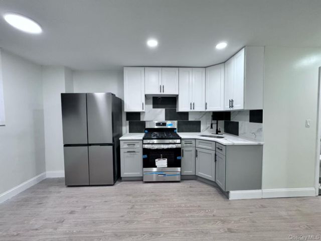  3 BR,  2.00 BTH &nbsp;Victorian style home in Flushing