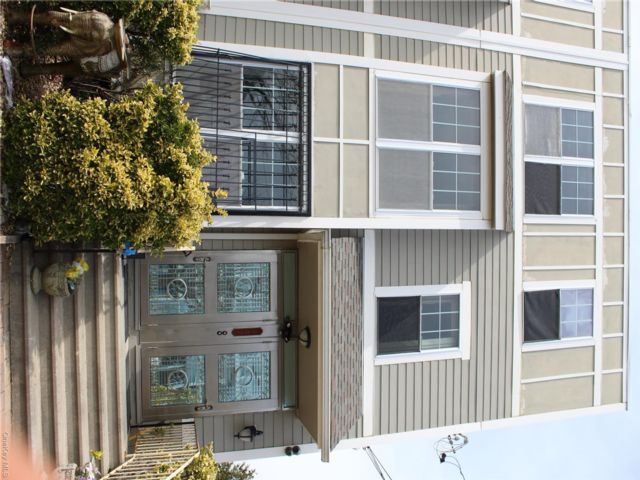  3 BR,  2.00 BTH &nbsp;Includes legal  style home in Far Rockaway