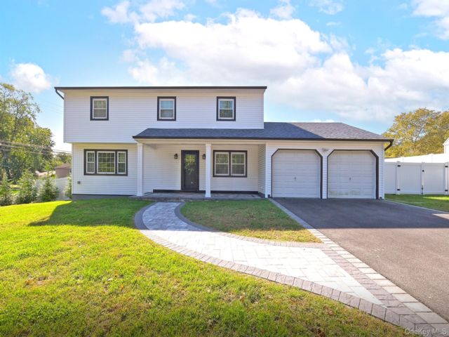  5 BR,  3.00 BTH &nbsp;Colonial style home in Dix Hills