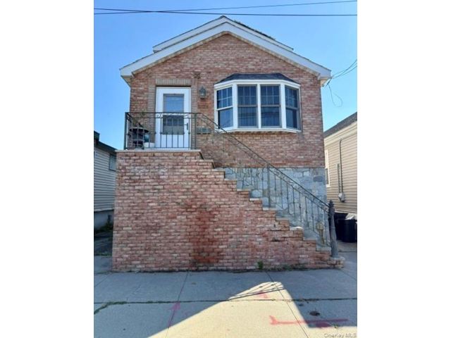  4 BR,  3.00 BTH &nbsp;Colonial style home in Broad Channel
