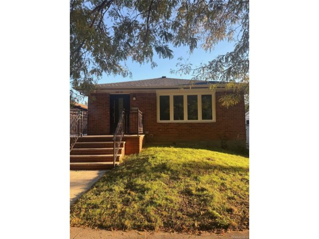 3 BR,  3.00 BTH &nbsp;Ranch style home in Oakland Gardens