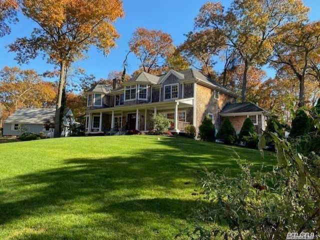  4 BR,  4.00 BTH &nbsp;Colonial style home in Stony Brook