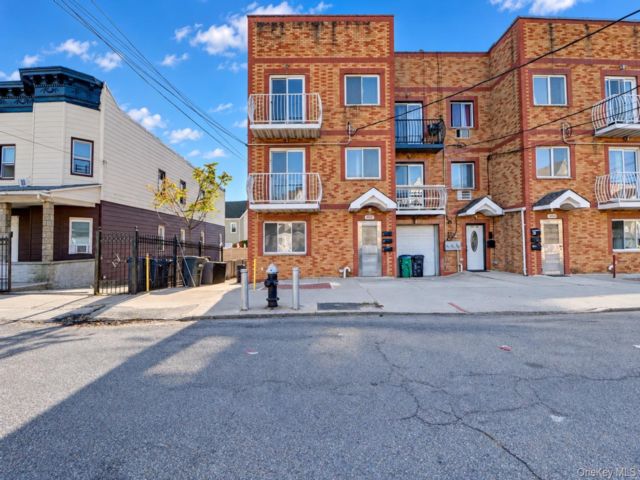  9 BR,  7.00 BTH &nbsp;House style home in Ozone Park