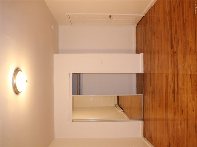 [PHOTO]