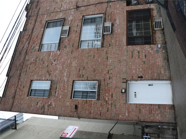  3 BR,  1.00 BTH &nbsp;Contemporary style home in Morrisania