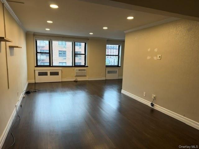  2 BR,  2.00 BTH &nbsp;Mid rise style home in Mineola