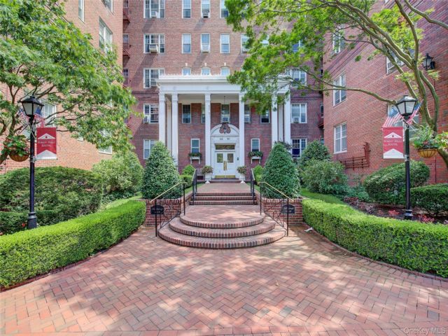 [Forest Hills Real Estate, listing number 7350673]