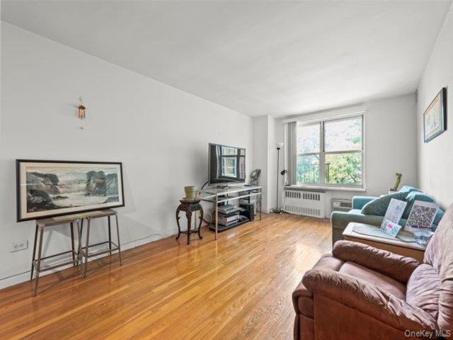 Studio,  1.00 BTH &nbsp;Mid rise style home in Flushing