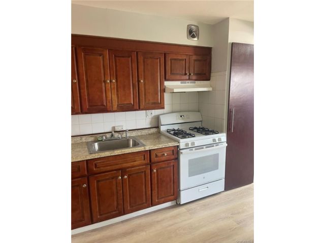  2 BR,  1.00 BTH &nbsp;Other style home in Floral Park