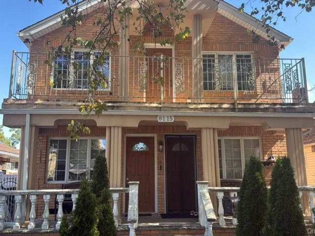  3 BR,  2.00 BTH &nbsp;Colonial style home in Jamaica