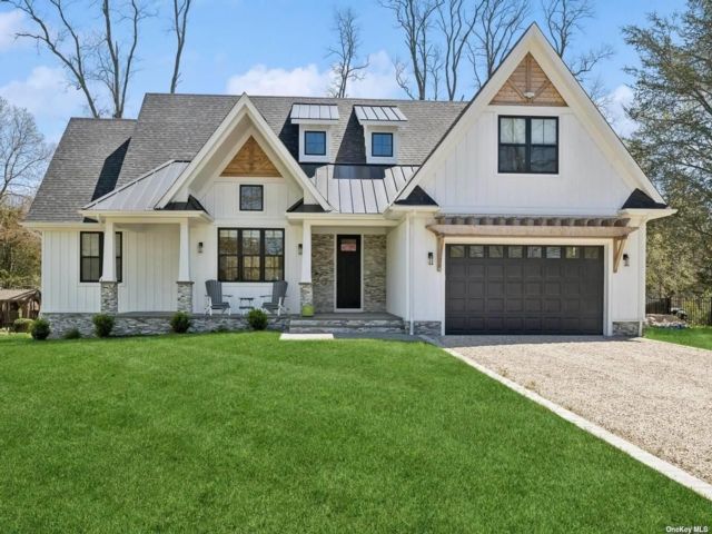  4 BR,  4.00 BTH &nbsp;Farmhouse style home in Southold
