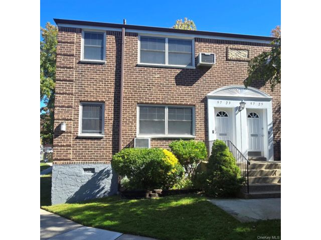  1 BR,  1.00 BTH &nbsp;Garden style home in Little Neck