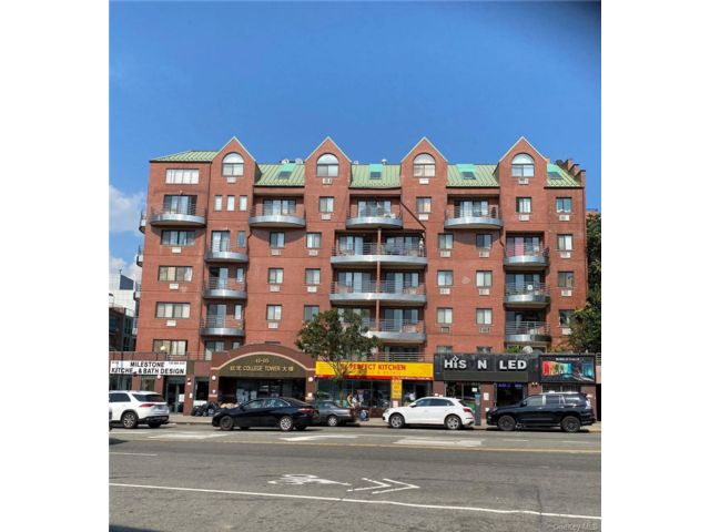  2 BR,  2.00 BTH &nbsp;Other style home in Flushing