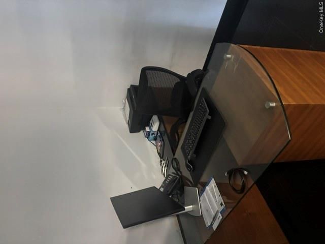 [PHOTO]