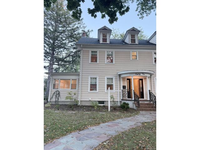  4 BR,  4.00 BTH &nbsp;Colonial style home in Floral Park