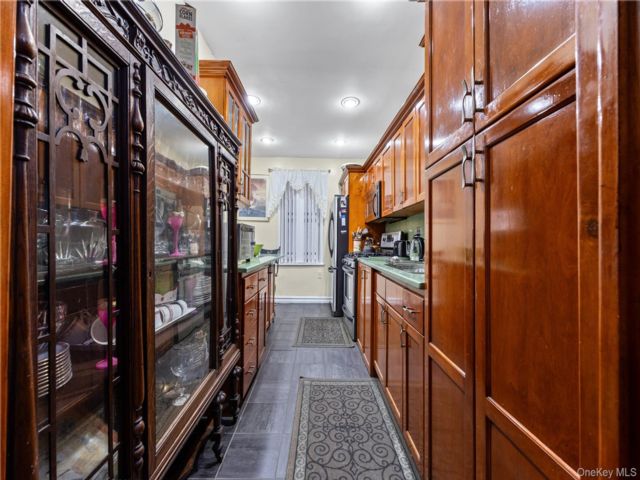  3 BR,  2.00 BTH &nbsp;High rise style home in Melcourt