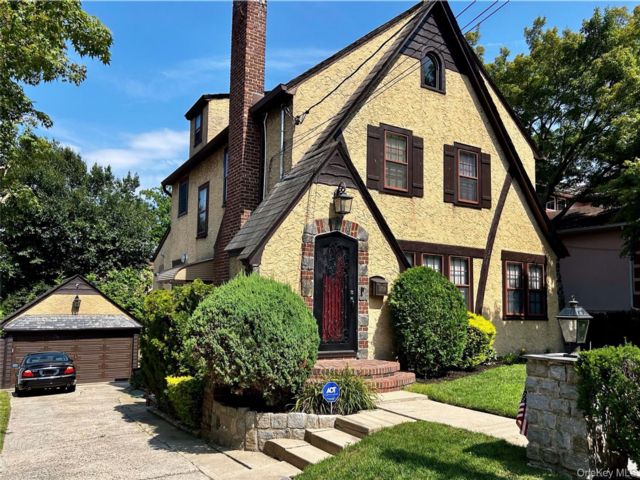 [Bayside Real Estate, listing number 7350899]