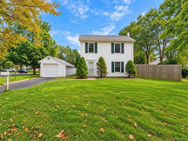  3 BR,  2.00 BTH &nbsp;Condo style home in Coram