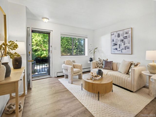  7 BR,  4.00 BTH &nbsp;Other style home in Riverdale