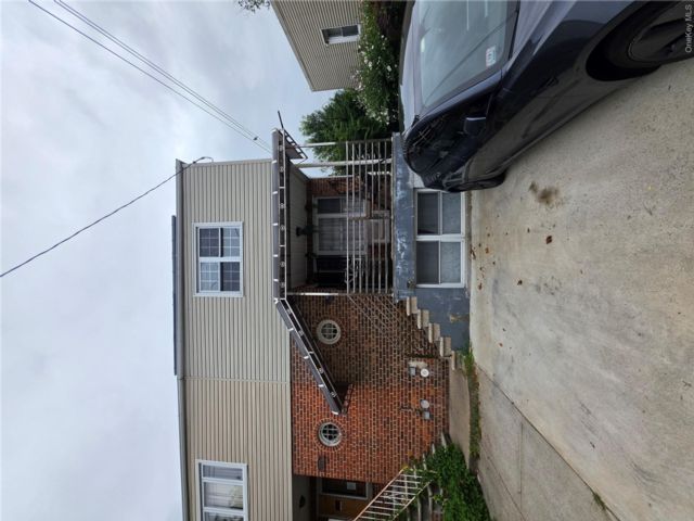  3 BR,  3.00 BTH &nbsp;House style home in Esplanade