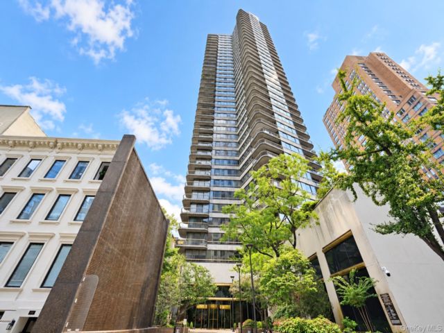  2 BR,  3.00 BTH &nbsp;High rise style home in New York (manhattan)
