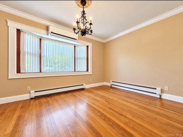  2 BR,  2.00 BTH &nbsp;House style home in Ozone Park