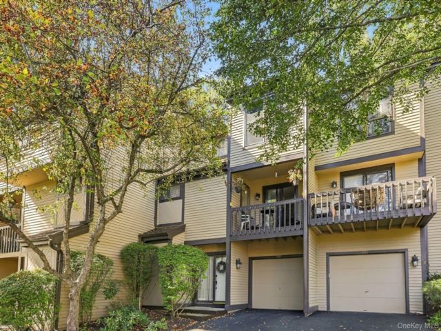  2 BR,  2.00 BTH &nbsp;Condo style home in Ossining