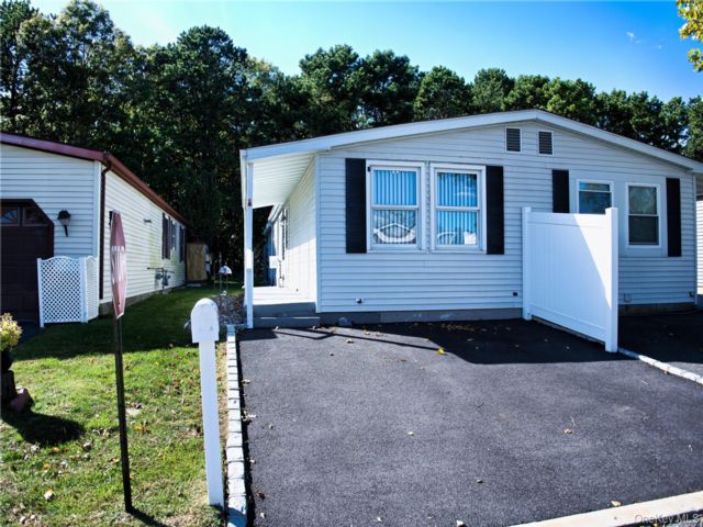  1 BR,  1.00 BTH &nbsp;Ranch style home in Manorville