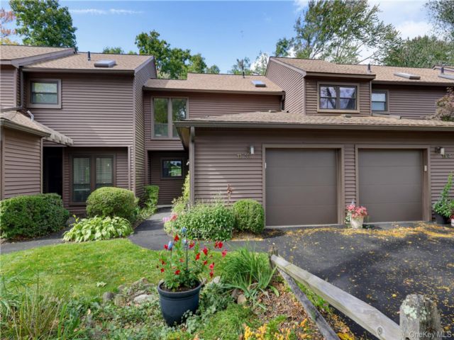  1 BR,  3.00 BTH &nbsp;Condo style home in Ossining