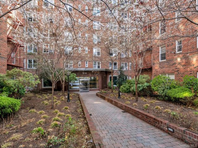 [Jackson Heights Real Estate, listing number 7350945]