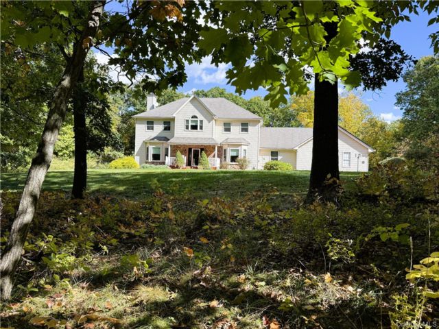 4 BR,  3.00 BTH &nbsp;Colonial style home in Monroe