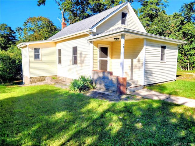  3 BR,  1.00 BTH &nbsp;Cottage style home in Rocky Point