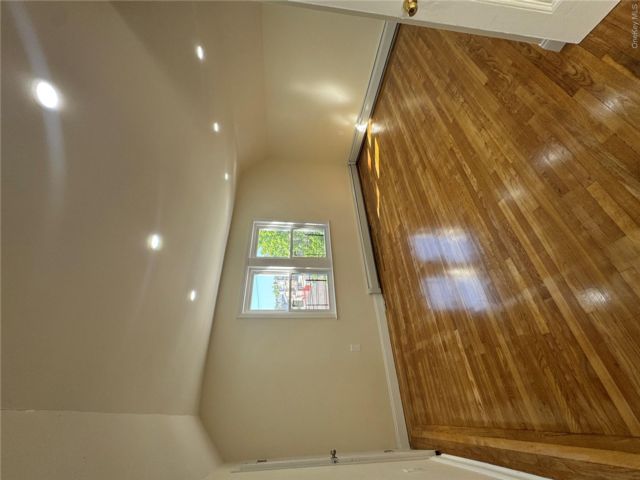 [PHOTO]