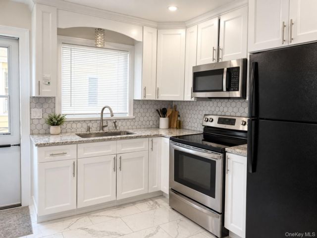  2 BR,  1.00 BTH &nbsp;Hi ranch style home in Franklin Square