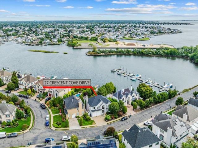  3 BR,  3.00 BTH &nbsp;Colonial style home in Seaford