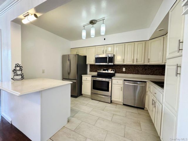  3 BR,  1.00 BTH &nbsp;House style home in Ozone Park