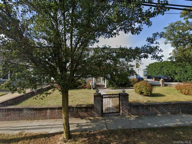  2 BR,  1.00 BTH &nbsp;Colonial style home in Uniondale