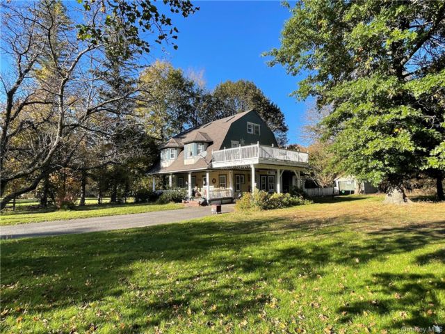  6 BR,  4.00 BTH &nbsp;Colonial style home in Hunter