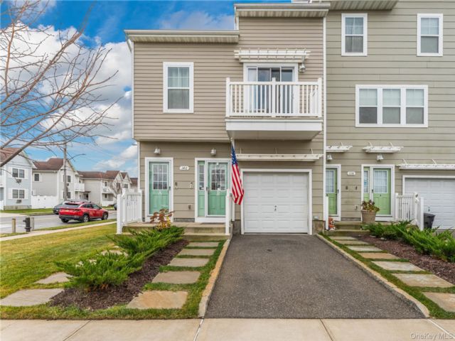  4 BR,  3.00 BTH &nbsp;House style home in Arverne