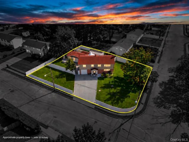  6 BR,  3.00 BTH &nbsp;Hi ranch style home in Brentwood