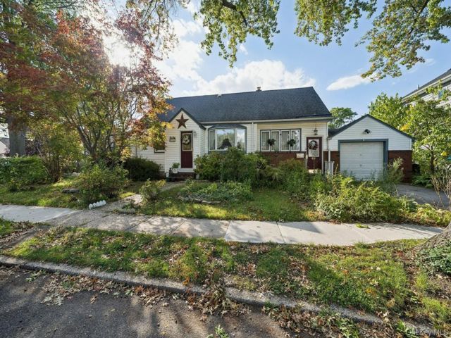  3 BR,  2.00 BTH &nbsp;Cape cod style home in Elm Park