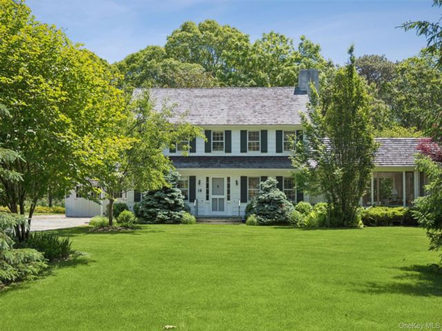  4 BR,  6.00 BTH &nbsp;Estate style home in Westhampton