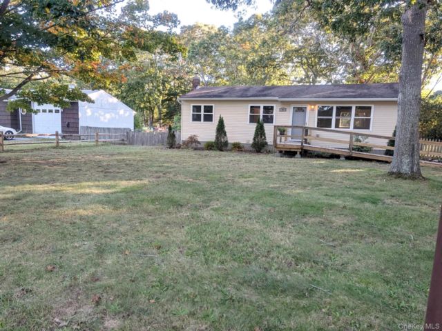  3 BR,  1.00 BTH &nbsp;Ranch style home in Speonk