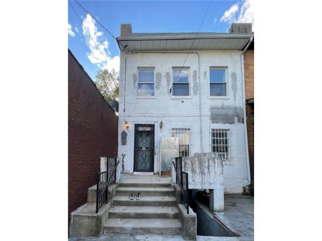  3 BR,  1.00 BTH &nbsp;House style home in Cypress Hills