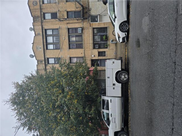  9 BR, 10.00 BTH &nbsp;House style home in Woodside